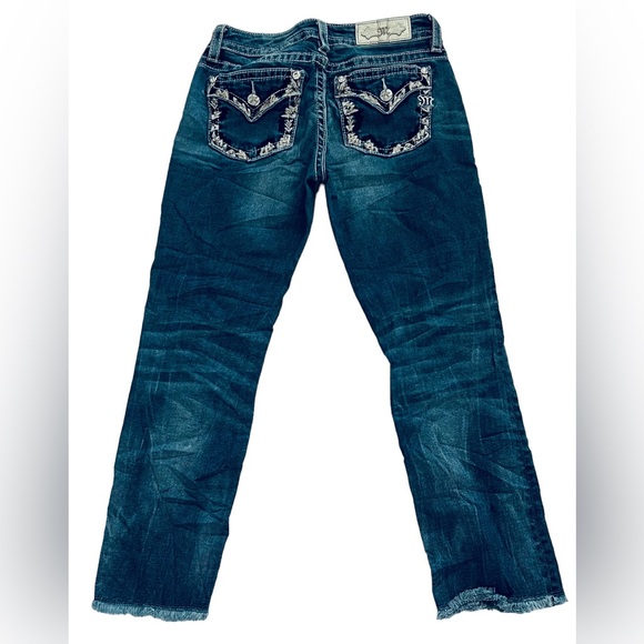 Miss Me Blue Jeans WOMEN’S Size 27 Signature Raw Hem Capri - Picture 4 of 9